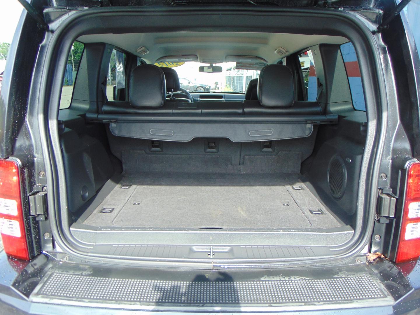 2012 Black Jeep Liberty (1C4PJMFK2CW) , located at 2105 Dixie Hwy, Louisville, KY, 40210, (502) 772-3333, 38.220932, -85.795441 - Photo#7